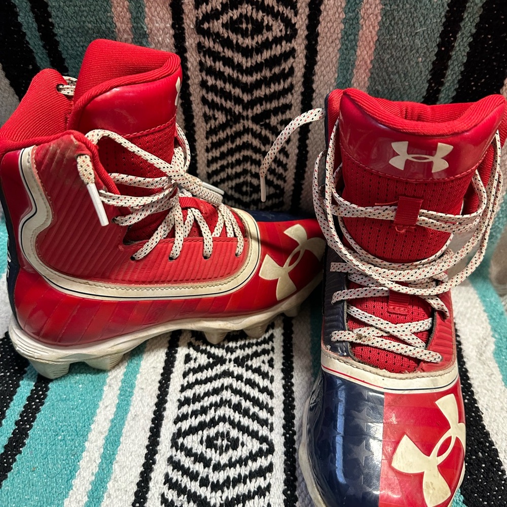 Boys Under Armor Baseball cleats ⚾️